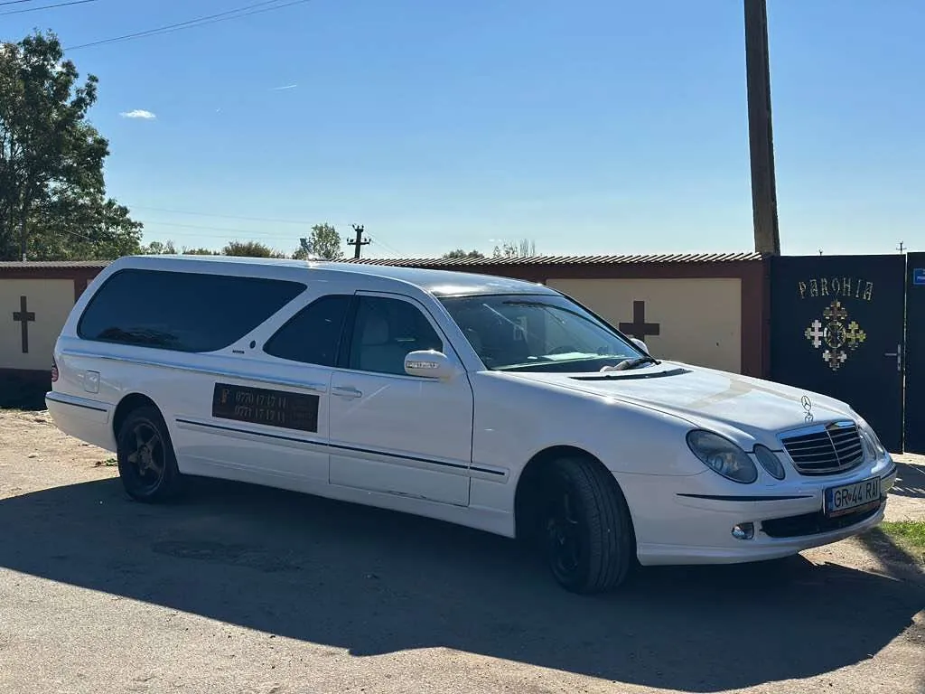 Dric Mercedes alb pentru transport funerar
